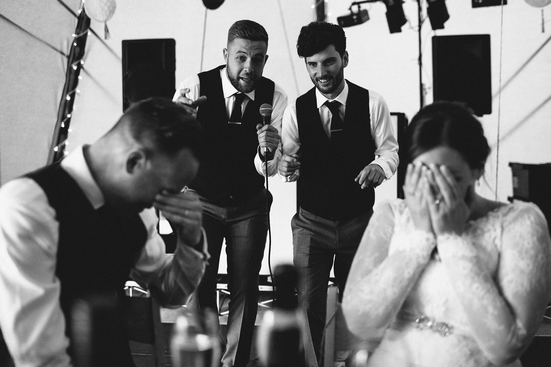 Il galateo per gli invitati, ovvero come evitare figure fantozziane